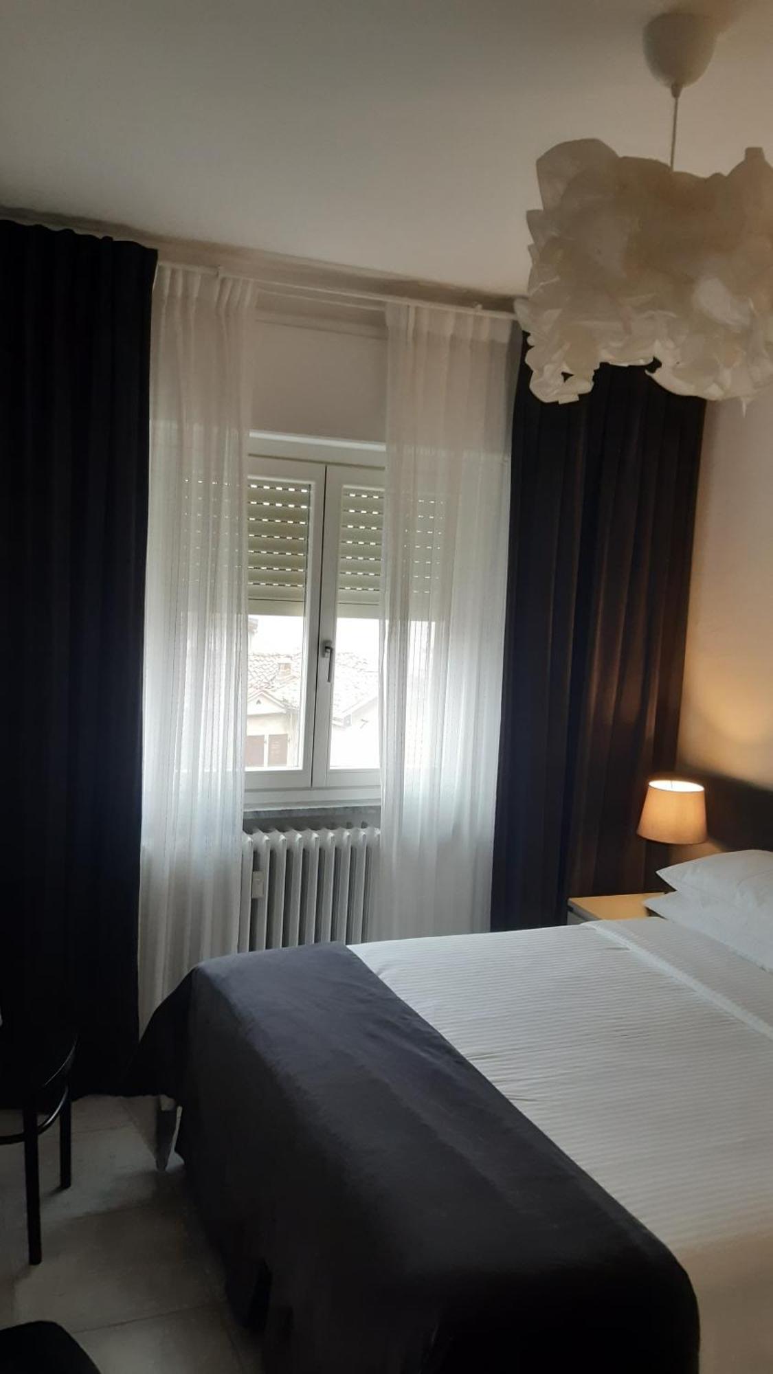 La Duchessa Hotel อัลบา ภายนอก รูปภาพ