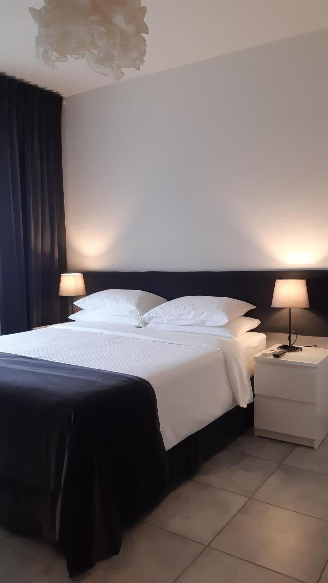 La Duchessa Hotel อัลบา ภายนอก รูปภาพ